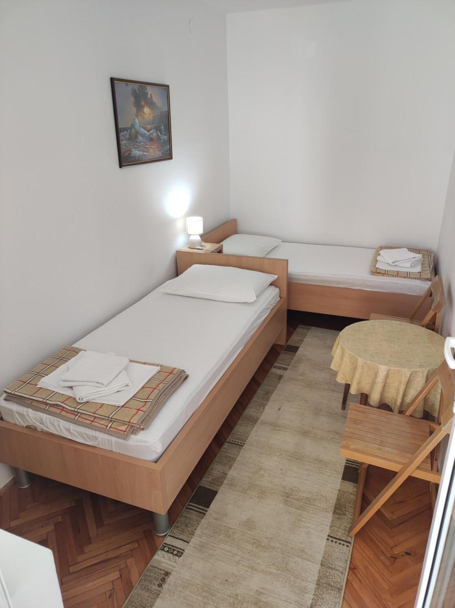 Apartmani Totic 茨里克韦尼察 外观 照片